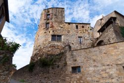 Una strada medievale a Cordes-sur-Ciel, Francia. La città ha conservato splendide abitazioni in stile gotico.


