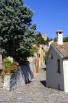 Una strada tipica del borgo di Verucchio in Romagna