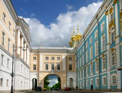 Una strada nei pressi del Palazzo di Caterina: ci troviamo a Pushkin, a sud di San Pietroburgo in Russia - © LValeriy / Shutterstock.com