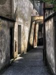 Una stradina con arco nel centro storico di Litomysl, ...