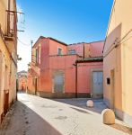 Una stradina del centro storico di Palazzolo Acreide, Sicilia - © 243591442 / Shutterstock.com