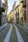 Una stradina nell'antico villaggio di Vogogna, Piemonte, in estate - © Steve Sidepiece / Shutterstock.com