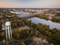 Una suggestiva panoramica dall'alto della città di Trenton, New Jersey (USA).
