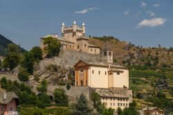 Una suggestiva veduta del castello di Saint Pierre in Valle d'Aosta. Citato per la prima volta in un documento del 1191, questo maniero è fra i più antichi della regione.
 ...