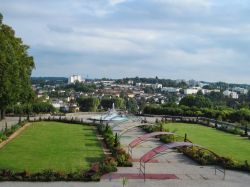 Una suggestiva veduta panoramica della cittadina di Limoges, Francia.
