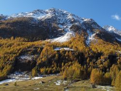 Una suggestiva veduta panoramica delle Alpi italiane da Hasliberg, Svizzera.
