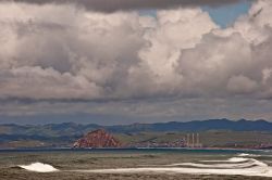 Una tempesta in arrivo su Morro Bay e la costa centrale della California, Stati Uniti d'America - © Jeffrey T. Kreulen / Shutterstock.com