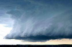 Una tempesta in North Dakota, USA. Questo territorio è caratterizzato da un clima molto sensibile all'escursione termica del pianeta. Tornado, forti folate di vento e pioggia sono ...