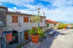 Una terrazza panoramica nel centro di Castroreale, borgo spettacolare della Sicilia