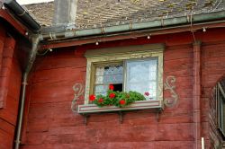 Una tipica casa austriaca a Bludenz con piante di gerani sulla finestra.

