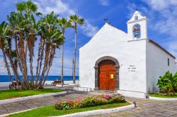 Una tipica chiesetta della cittadina di Puerto de la Cruz, Spagna.
