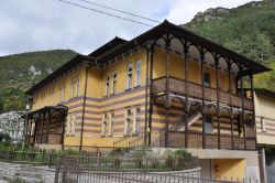 Una tipica costruzione nel villaggio di Travnik, Bosnia e Erzegovina - © Mato Papic / Shutterstock.com