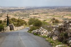 Una tipica veduta della campagna maltese nei pressi di Siggiewi.
