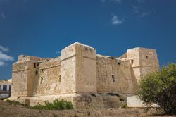 Una torre di guardia lungola costa maltese nei pressi della città di Marsascala.