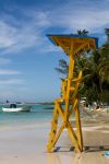 Una torretta dei guardiaspiaggia a Boca Chica, Repubblica Dominicana - © Valeriya Pavlova / Shutterstock.com
