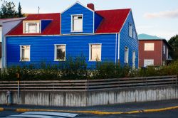 Una tradizionale casea di Husavik, cittadina del nord dell'islanda affacciata sulla baia di Skjálfandi.
