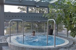 Una vasca idromassaggio di un resort di Bled. La località della Slovenia è famosa anche per i suoi stabilimenti termali