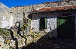 Una vecchia casa nel villaggio di Omodos, Cipro. Siamo sui monti Troodos che raggiungono i 1952 metri di altezza con la cima del Monte Olimpo.



