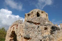 Una vecchia chiesa nel castello di Alanya, Turchia. Si tratta delle rovine di un antico edificio religioso bizantino dell'XI° secolo.

