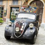 Una vecchia Fiat Topolino esposta alla Festa del VIno di Casale Monferrato in Piemonte - © Fabio Alcini / Shutterstock.com