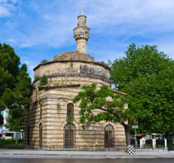 Una vecchia moschea in rovina a Valona in Albania