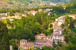 Una veduta dall'alto del borgo di Barga, Lucca, Toscana. Siamo in Garfagnana, l'area a nord della Toscana. 
