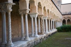 Una veduta del chiostro del Duomo di Cefalù in Sicilia - © simona flamigni / Shutterstock.com