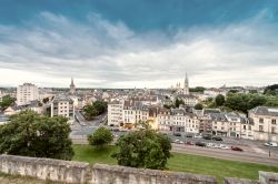 Una veduta della città di Caen, Francia, in una giornata nuvolosa - © CristinaMuraca / Shutterstock.com