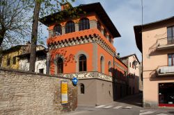 Una veduta della città vecchia di Sansepolcro, Arezzo, Toscana. Il centro storico si caratterizza per il susseguirsi di palazzi medievali, rinascimentali e di chiese decorate da affreschi.




 ...