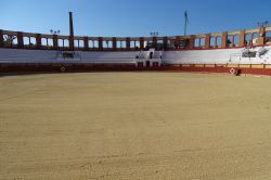 Una veduta di Plaza de Toros vuota a Vinaros, Spagna, prima di una corrida.

