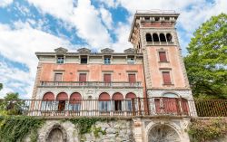 Una veduta di Villa Toeplitz a Sant'Ambrogio, nei pressi di Varese, Lombardia. Deve il nome al banchiere polacco Giuseppe Toeplitz che la acquistò nel 1914.



