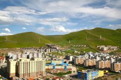 Una veduta panoramica della città di Ulan Bator, Mongolia. Il nome della città, attribuito nel 1924, significa "Eroe Rosso".




