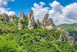 Una veduta panoramica delle Dolomiti lucane dal villaggio di Castelmezzano, Basilicata. Situato in provincia di Potenza, questo borgo è fra i tesori più belli della regione - © ...