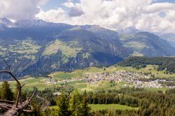 Una veduta panoramica di Lenzerheide e Valbella con le Alpi svizzere sullo sfondo.



