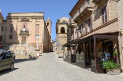 Una veduta panoramica di Ripatransone nelle Marche, Italia. Dopo Ascoli Piceno è il centro storico di maggiori dimensioni della provincia - © Stefano Ember / Shutterstock.com