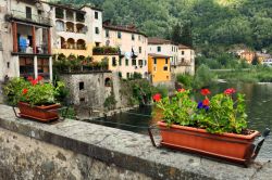 Una veduta pittoresca di Bagni di Lucca, splendido borgo della Toscana