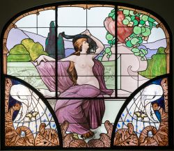 Una vetrata Art Nouveau opera di Henri Berge (1870 -1937) al Museo della Scuola di Nancy, Francia - © HUANG Zheng / Shutterstock.com