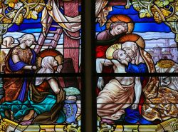 Una vetrata istoriata nella cattedrale di San Rombaldo a Mechelen, Belgio - © 249294658 / Shutterstock.com