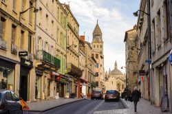 Una via centrale della cittadina medievale di Perigueux, Francia - © Anton_Ivanov / Shutterstock.com