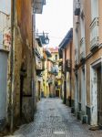 Una via del borgo di Lanzo Torinese, Piemonte, non distante da Torino.