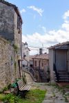 Una via del borgo di Scansano in Maremma, provincia di Grosseto (Toscana).