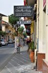 Una via del borgo di Zafferana Etnea in Sicilia - © maudanros / Shutterstock.com