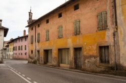 Una via del centro di Fagagna, piccolo borgo della pianura friulana