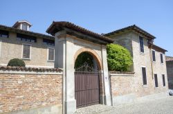 Una via del centro di Soncino in Lombardia