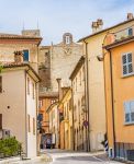 Una via del centro di Verucchio in Emilia-Romagna