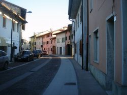 Una via del centro storico di Casarsa della Delizia - © Paolo Steffan - CC BY-SA 3.0 - Wikipedia