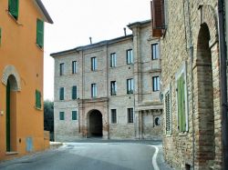 Una via del centro storico di San Paolo di Jesi nelle Marche - © Elio Maltoni / mapio.net