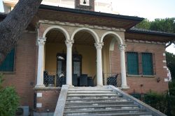 Una villa degli anni'20, 'La Campanella' in centro a Milano Marittima - © simona flamigni / Shutterstock.com