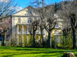 Una villa signorile immersa in un parco privato di Acqui Terme, Piemonte.

