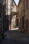 Una viuzza del centro storico di Radicofani, provincia di Siena (Toscana).



